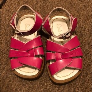 Saltwater Sandals in Hot Pink